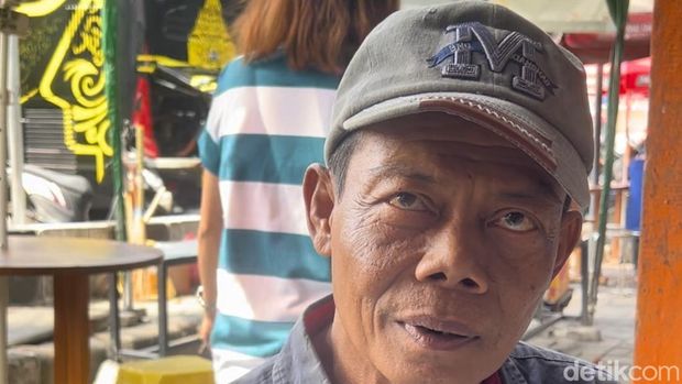 Sopir hingga pegawai loket di Terminal Kalideres Jakarta Barat antusias mau mengikuti lomba tarik bus (Kadek/detikcom).