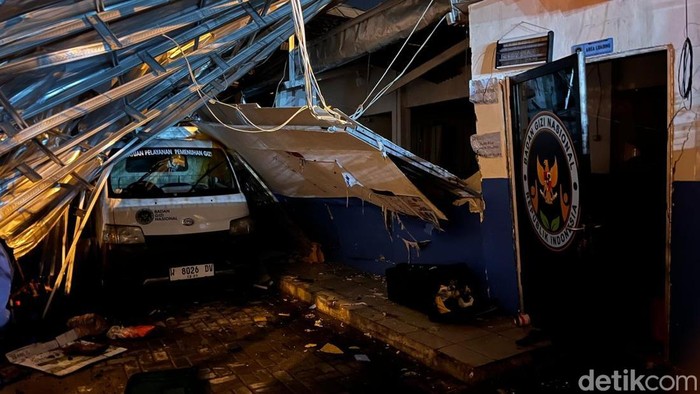 SPPG Mojokerto Puri Medali meledak hingga atap ambruk hingga picu kebakaran
