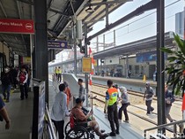 Senangnya Warga Tarif KRL, LRT hingga TransJ Cuma Rp 8 saat 17 Agustus