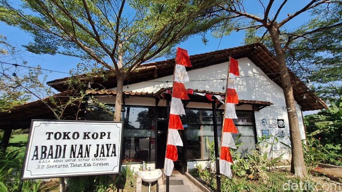 Toko Kopi Abadi Nan Jaya di Talun Cirebon.