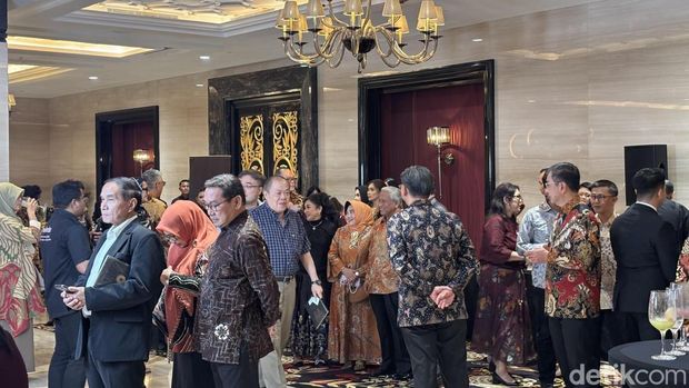 Suasana grand opening Trans Luxury Hotel Surabaya