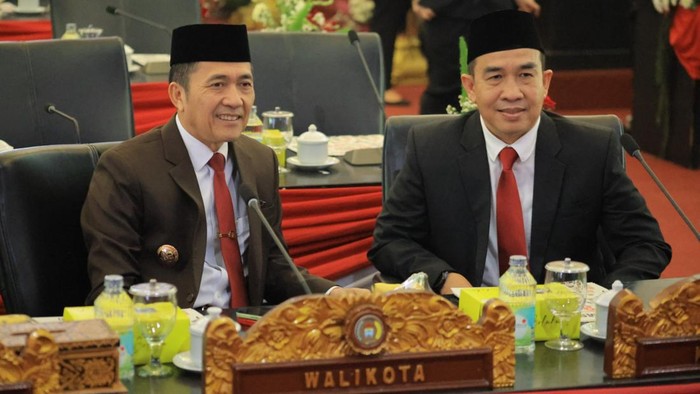 Wali Kota Palembang Ratu Dewa menghadiri Rapat Paripurna Istimewa DPRD Kota Palembang