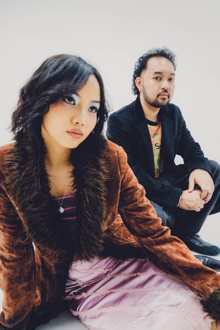 White Chorus merilis single Melayang yang menggambarkan nostalgia di tengah keramaian Jakarta. Lagu ini jadi pembuka EP L.U.F.S. yang rilis September 2026.
