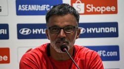 Singapura vs Thailand: Hudson Tepikan Pertemanan dengan Ilhan Fandi