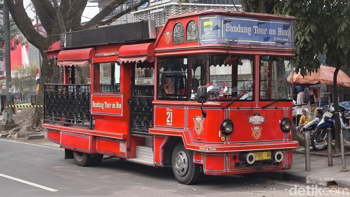 Bandung Tour on the Bus (Bandros)