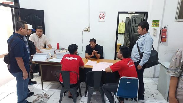 Bareskrim Polri melakukan pelimpahan tahap II kasus Tindak Pidana Pencucian Uang (TPPU) hasil pengembangan penyidikan bandar narkoba Erwin Iskandar alias Ko Erwin.