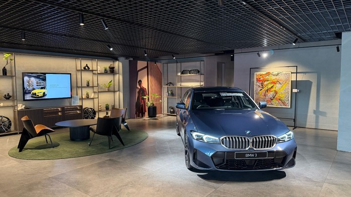 BMW Astra bekerja sama dengan Teh Villa Gallery kembali hadirkan rangkaian The Art of Joy dengan tema Celebrating Indonesia Through Art.