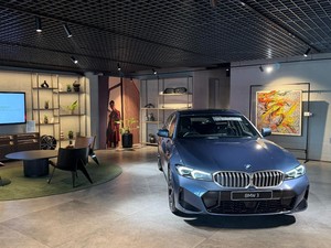 Rayakan Kemerdekaan RI, BMW Astra Gelar Celebrating Indonesia Through Art