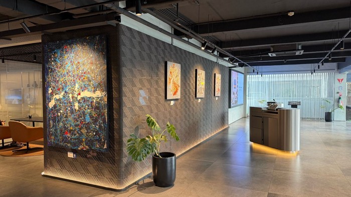 BMW Astra bekerja sama dengan Teh Villa Gallery kembali hadirkan rangkaian The Art of Joy dengan tema Celebrating Indonesia Through Art.
