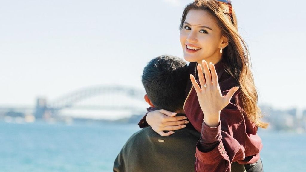 Romantis Berlatar Sydney Harbour, Chelsea Shania Dilamar Raees