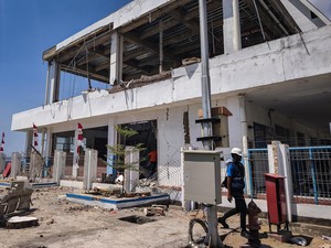 Bangunan di Pelabuhan Rusak-Hotel Tutup Akibat Gempa M7,7 di NTT