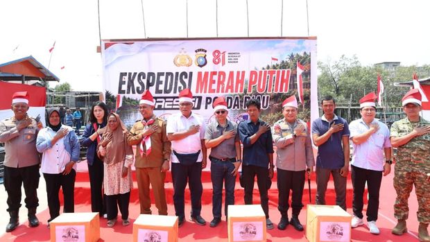 Ekspedisi Merah Putih Polda Riau membawa misi penyelamatan lingkungan di pesisir Indragiri Hilir. Ekspedisi Merah Putih Polda Riau membawa misi penyelamatan lingkungan di pesisir Indragiri Hilir dengan menanam mangrove, Sabtu (15/8/2026).