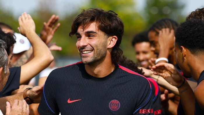 PSG mengumumkan kedatangan Ferran Torres pada Sabtu (15/8/2026) sore WIB. Les Parisiens mendatangkannya dari Barcelona dan memberi kontrak berdurasi 5 tahun.