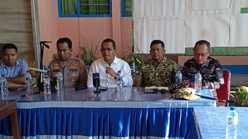 Gubernur NTT, Emanuel Melkiades Laka Lena, bersama Forkopimda NTT saat memberikan keterangan pers di Maumere, Sikka, Sabtu (15/8/2026). (Dok. Pemprov NTT)