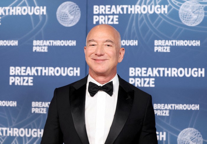 FILE PHOTO: Jeff Bezos attends the 2025 Breakthrough Prize ceremony in Santa Monica, California, U.S., April 5, 2025. REUTERS/Mario Anzuoni/File Photo