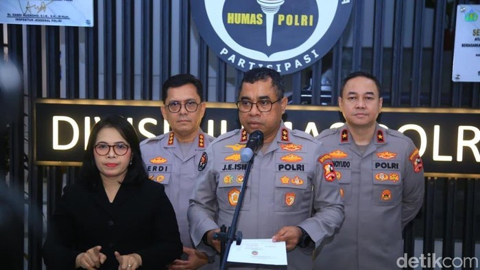 Kadiv Humas Polri Irjen Johnny Eddizon Isir. (Rumondang-detikcom)