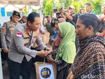 Video: Kala Kapolda NTT Hibur Anak-anak Korban Gempa di Posko Maumere