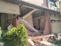 Foto: Dinding Jebol Diguncang Gempa, Hotel di Labuan Bajo Tutup untuk Renovasi