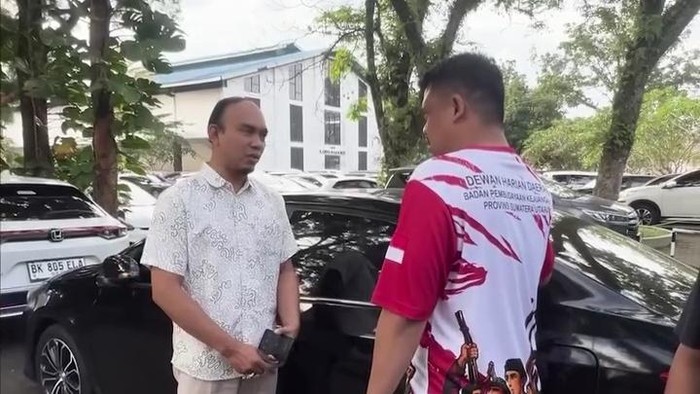 Keterangan foto: Gubsu Bobby Nasution menegur Asisten II Setda Pematangsiantar karena memakai mobil dinas di hari libur (Dok. Instagram Bobby Nasution)