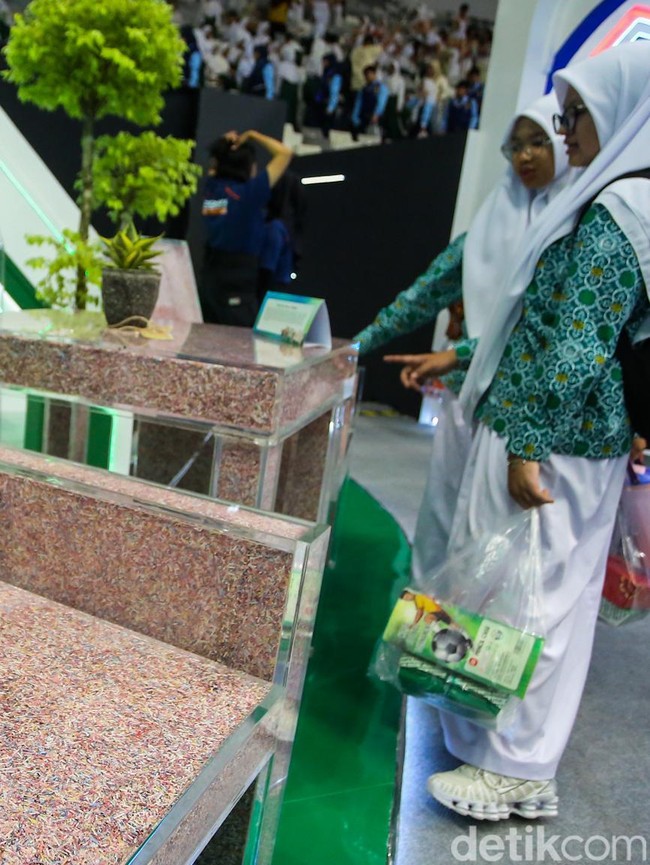 Melihat Rupiah Tak Layak Edar yang Disulap Jadi Produk Berguna