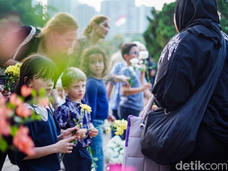 Mengenang Akhir Perang, Menyuarakan Perdamaian