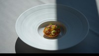 Scallop Tartare Naniura merupakan hidangan yang terinspirasi dari kuliner Sumatra Utara. Tampilannya dibuat cantik untuk suguhan gala dinner. Foto: dok. Behind The Chef