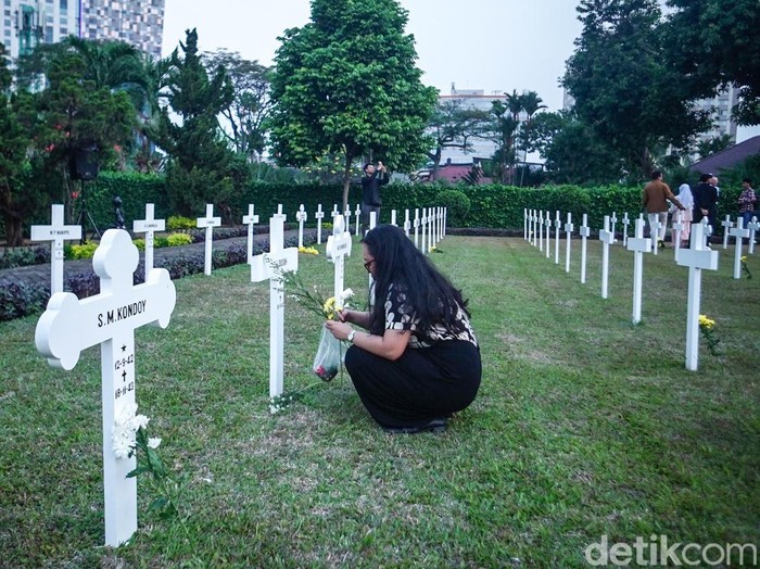 Momen Penghormatan Korban Perang Dunia II di Menteng Pulo