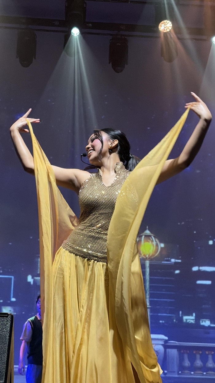 Naura Ayu menggelar showcase Cerita Penuh Cahaya.