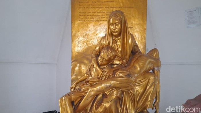 Patung Nyi Entih di Monumen Rawagede Karawang