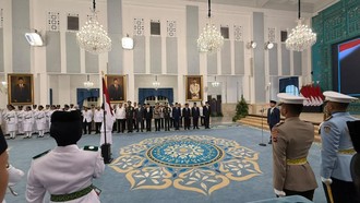 Gibran Kukuhkan 76 Anggota Paskibraka 2026 di Istana Negara
