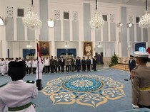 Gibran Kukuhkan 76 Anggota Paskibraka 2026 di Istana Negara