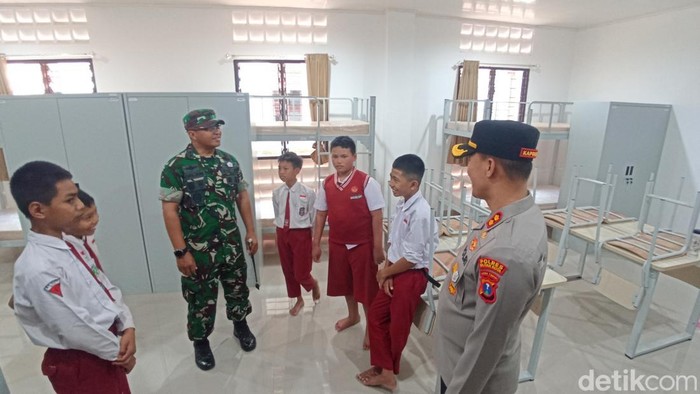 Peninjauan Sekolah Rakyat di Kota Blitar oleh unsur TNI-Polri