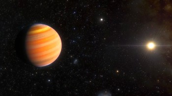 TIC 241249530 b, Planet dengan Orbit Ekstrem. Eksoplanet TIC 241249530 b memiliki orbit yang sangat lonjong atau eksentrik. Saat mengelilingi bintangnya, planet ini bisa berada 10 kali lebih dekat ke bintangnya dibanding jarak Merkurius ke Matahari, kemudian menjauh hingga kira-kira sejauh jarak Bumi ke Matahari. Yang lebih aneh, TIC 241249530 b mengorbit berlawanan arah dengan rotasi bintangnya. Orbit ekstrem tersebut diduga dapat membuatnya berevolusi menjadi planet tipe hot Jupiter. Foto: NASA