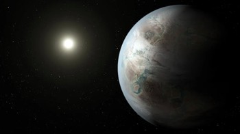 Kepler-452b, Planet yang Mirip Bumi. Kepler-452b sering dijuluki “Bumi 2.0” karena memiliki sejumlah kemiripan dengan planet kita. Ukurannya sekitar 60% lebih besar dari Bumi dan mengorbit bintang yang karakteristiknya mirip Matahari. Satu tahun di Kepler-452b berlangsung sekitar 385 hari, hanya 5% lebih lama daripada setahun di Bumi. Planet ini juga berada pada jarak dari bintangnya yang memungkinkan air cair berpotensi ada, meski kondisi sebenarnya di permukaannya belum diketahui. Foto: NASA