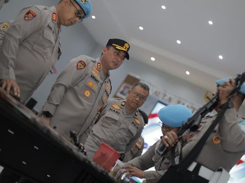 Senjata Api Dinas Anggota Polres Blitar Dicek Satu per Satu