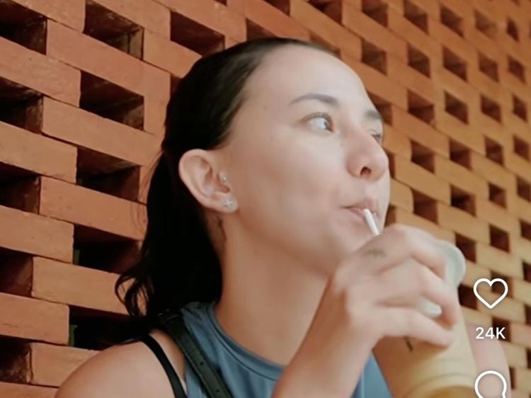 Potret Seru Dahlia Poland Saat Kulineran hingga Masak di Dapur