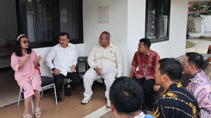 Presiden Prabowo Subianto mengundang anak pengetik naskah proklamasi Sayuti Melik, Heru Baskoro, untuk mengikuti upacara HUT ke-81 RI di Istana Negara. (dok Pemkot Bekasi)