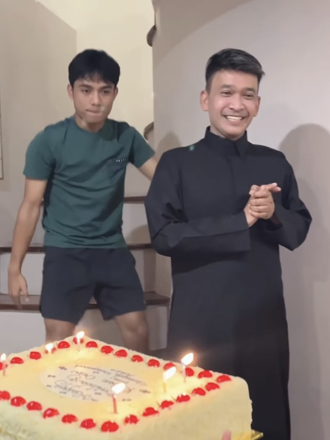 Senyum Bahagia Ruben Onsu Rayakan Ulang Tahun