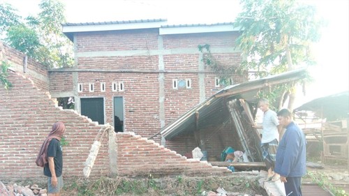 Salah satu rumah rusak di Kabupaten Bima akibat gempa M 7,7 yang mengguncang Pulau Flores, NTT, Sabtu (15/8/2026). (Dok. BPBD Kabupaten Bima)