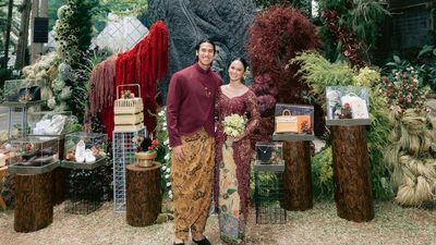 So Happy! Sean Gelael dan Hana Malasan Gelar Lamaran