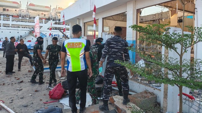 TNI kerahkan personel dan alutsista untuk penanggulangan gempa bumi di Pulau Flores, NTT, Sabtu (15/8/2026).