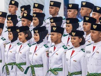 Daftar Tim Indonesia Adil Makmur, Paskibraka Penurunan Bendera di Istana Merdeka