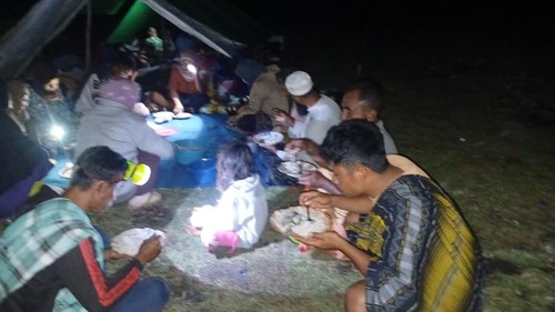 Warga Kampung Labuan Taur, Desa Wisata Nuca Molas, Kecamatan Satarmese Barat, Manggarai, NTT, mengungsi ke dataran tinggi. (Dok. Ketua Pokdarwis Nuca Molas, Sahrul Salam)
