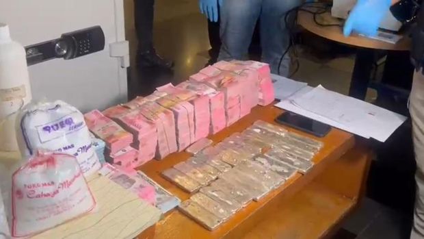 Barang bukti nan disita Bareskrim dari penangkapan WN India penyelundup emas (dok. Istimewa)