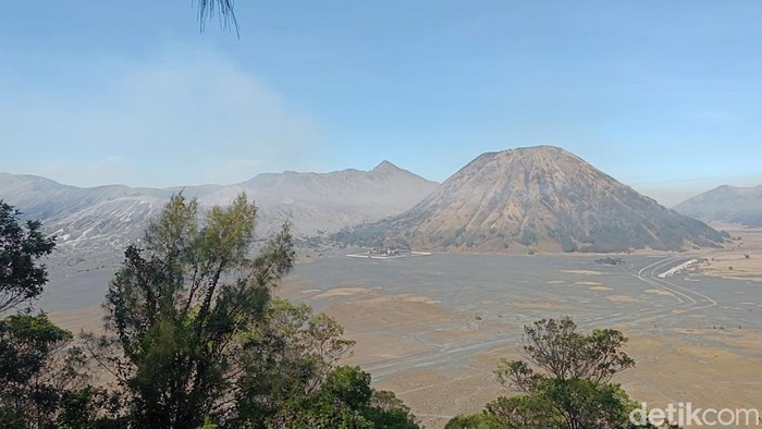Kawasan Bromo yang baru saja terbakar.
