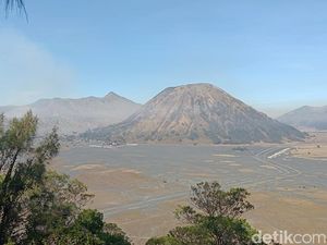 Gunung Bromo Kembali Dibuka untuk Wisatawan Usai 13 Hari Terbakar