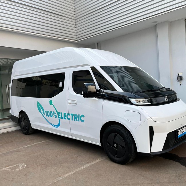 Tanpa Bising Mesin Diesel, Ini Penampakan Mobil Travel Listrik Farizon Supervan