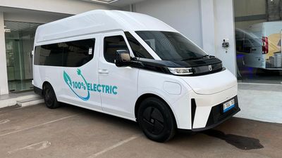 Tanpa Bising Mesin Diesel, Ini Penampakan Mobil Travel Listrik Farizon Supervan