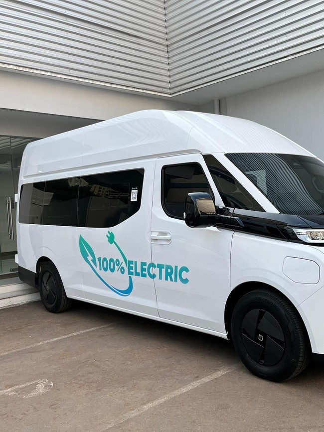 Tanpa Bising Mesin Diesel, Ini Penampakan Mobil Travel Listrik Farizon Supervan