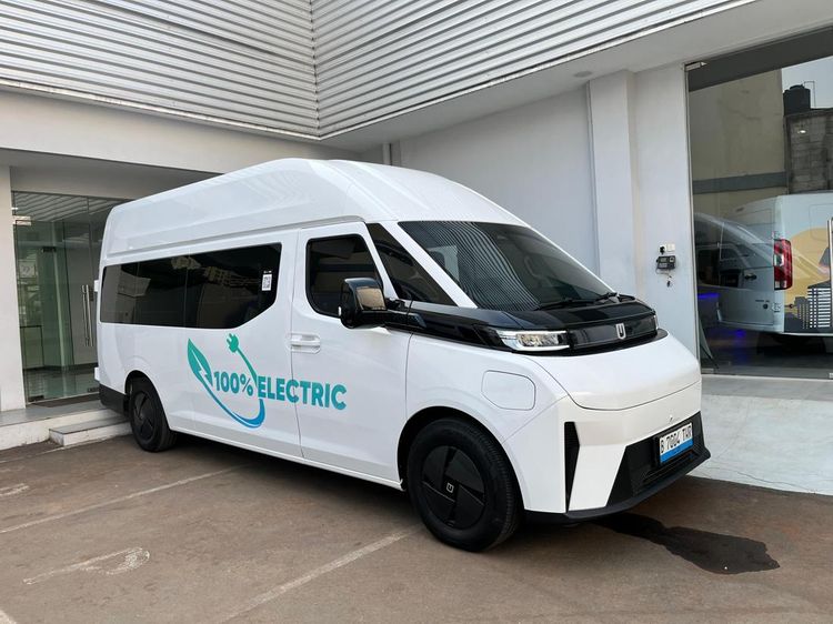 Tanpa Bising Mesin Diesel, Ini Penampakan Mobil Travel Listrik Farizon Supervan